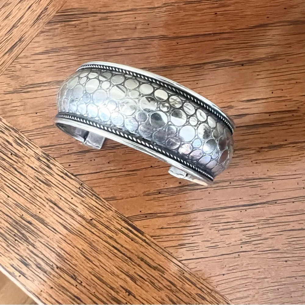 Silver metal Textured Cuff Bracelet classic design and great vintage style